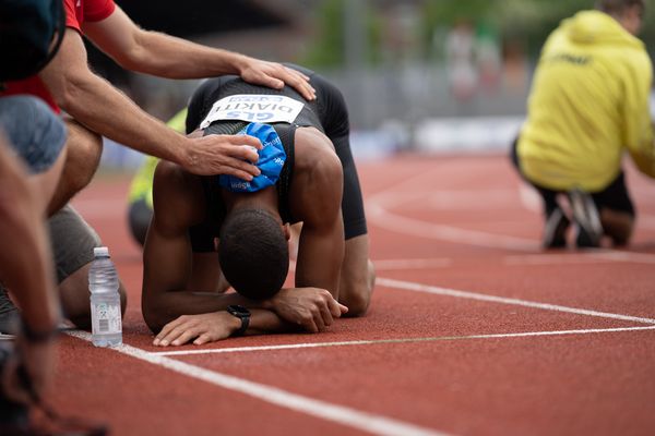 Malik Diakite (Hannover 96) nach dem 400m Lauf am 07.05.2022 beim Stadtwerke Ratingen Mehrkampf-Meeting 2022 in Ratingen